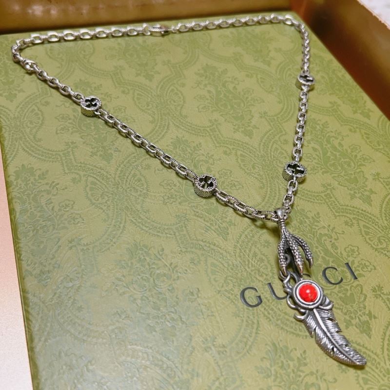 G*u*i necklaces